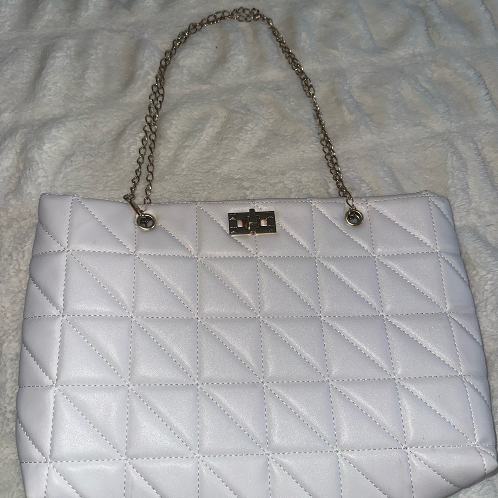 Elegant White Quilted Chain Shoulder Bag